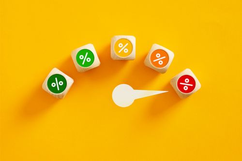 © Cagkan - Adobe Stock.com Foto: Tachometer mit Pfeil der den höchsten Prozentsatz anzeigt